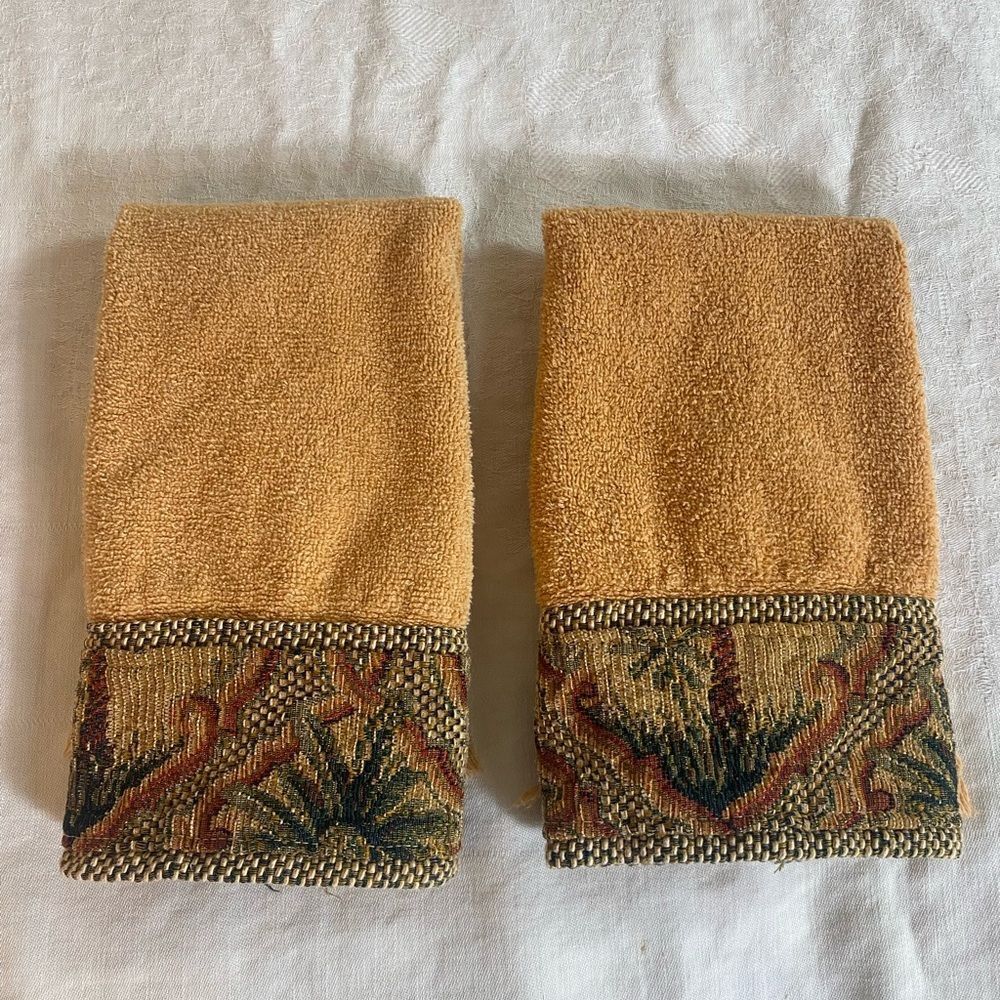 Avanti Gold-Tone Hand Towels with Ornate Border (Pair)